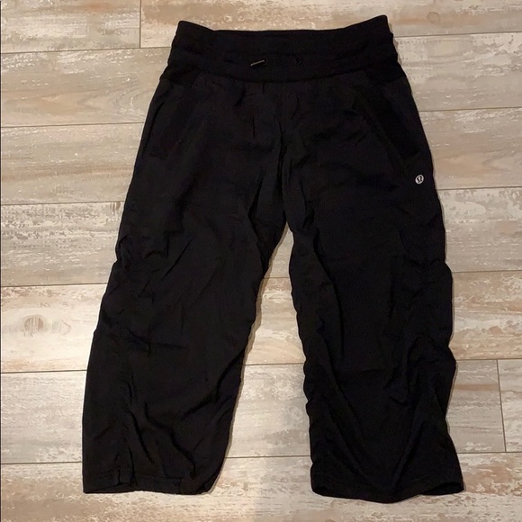 Lululemon size 4 crop draw string - Picture 1 of 3